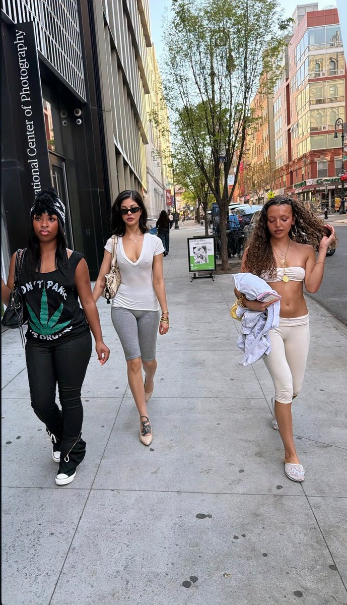 نیکی tweet media