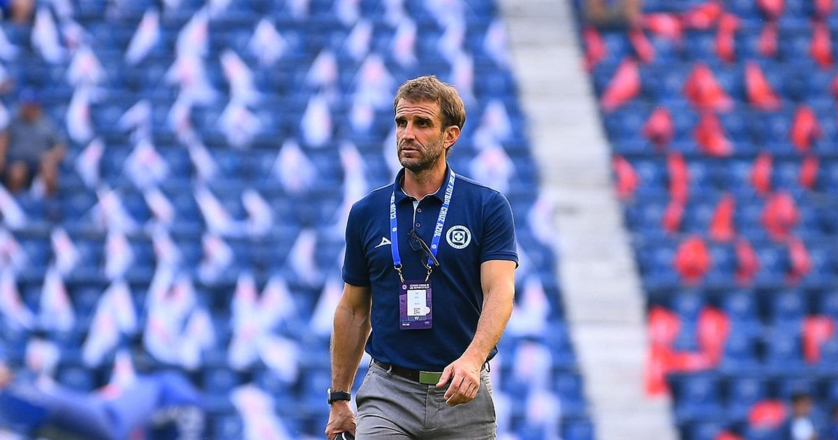 Fuentes: Iván Alonso continuará al frente del proyecto y de la dirección deportiva de Cruz Azul. Tiene contrato vigente hasta diciembre de 2026.