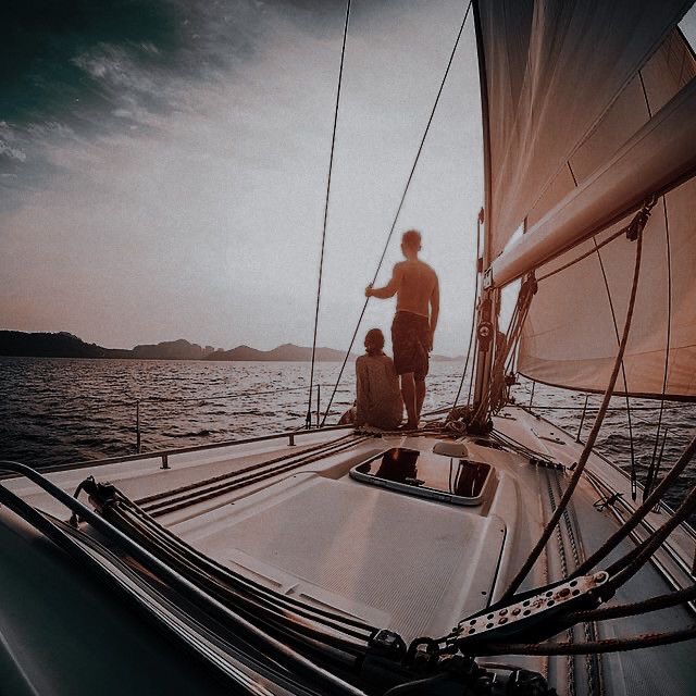 ———•. El mar se queda en calma ante tu presencia.