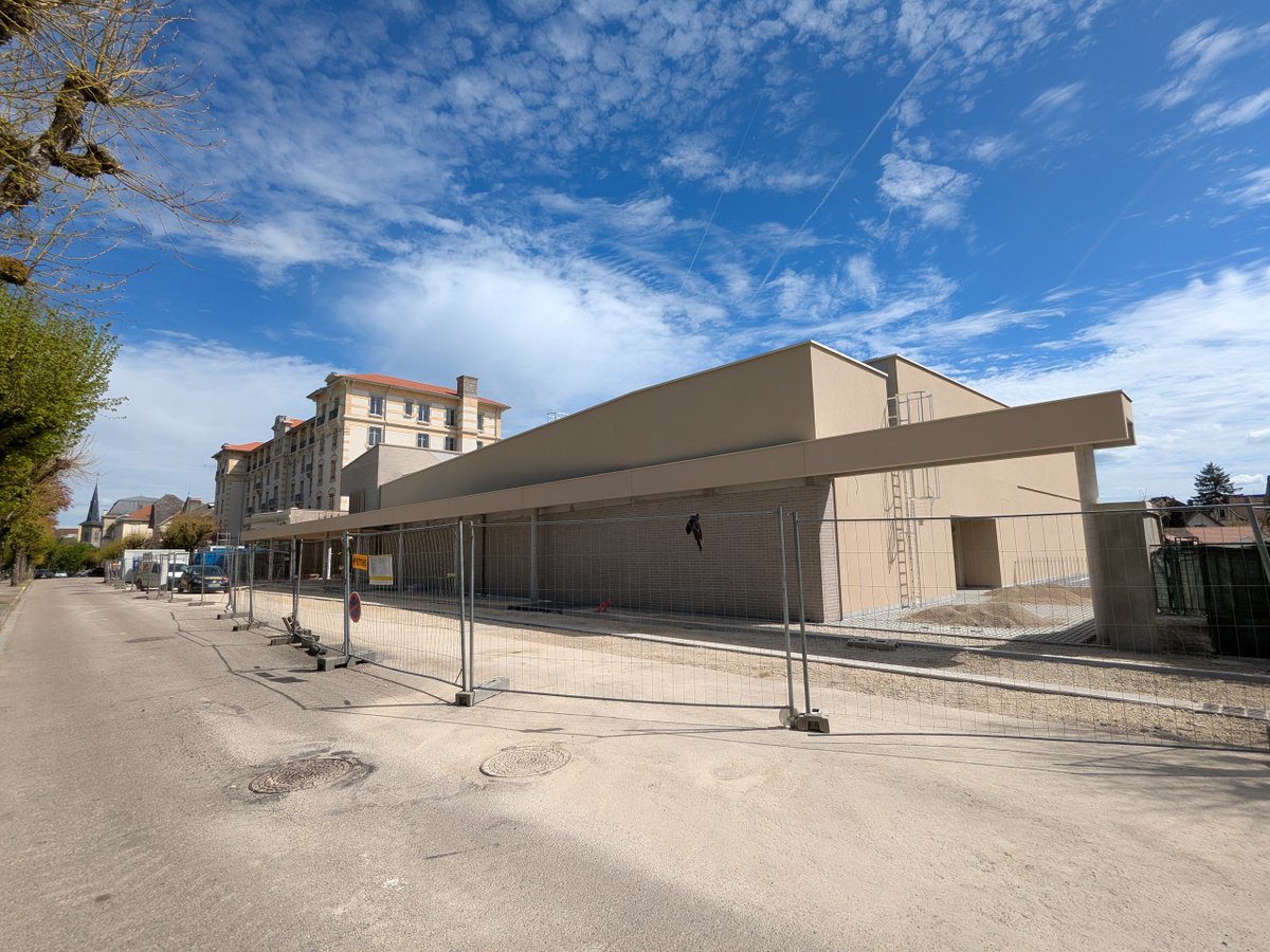 BenoitBraibant's tweet photo. @bonuscr 71 logements.
Juste à côté construction d'un bâtiment : casino et restaurant. https://t.co/bh28vhEZuX