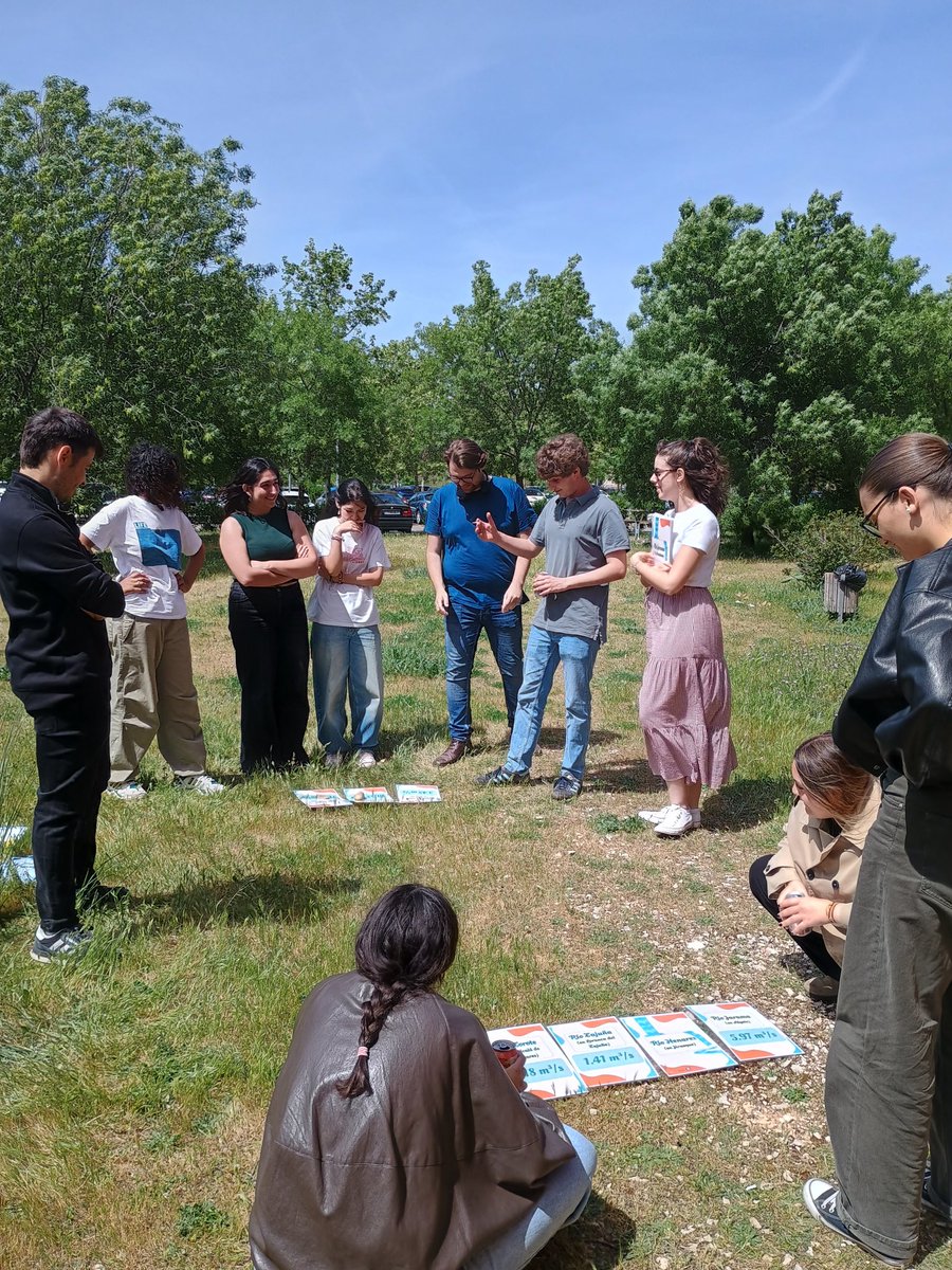 hmluah's tweet photo. 🌍 #DíadelaTierra en la Semana de Ciencias Ambientales de la @UAHes: estrenamos “HydroNerds: ¿Cuánto sabes del Tajo?” 💧🃏
Un juego para aprender hidrología y gestión del agua de forma divertida, dentro del proyecto FUTURTAJO (@Agencia_INNOCAM) ♻️
#Divulgación #Agua #ODS6 #UAH https://t.co/F3P8wRciGa