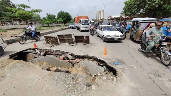 naazzish's tweet image. Uff UAE wali behan bas  Apne Rona nahi hai --- This sad reality is #PPP reality.