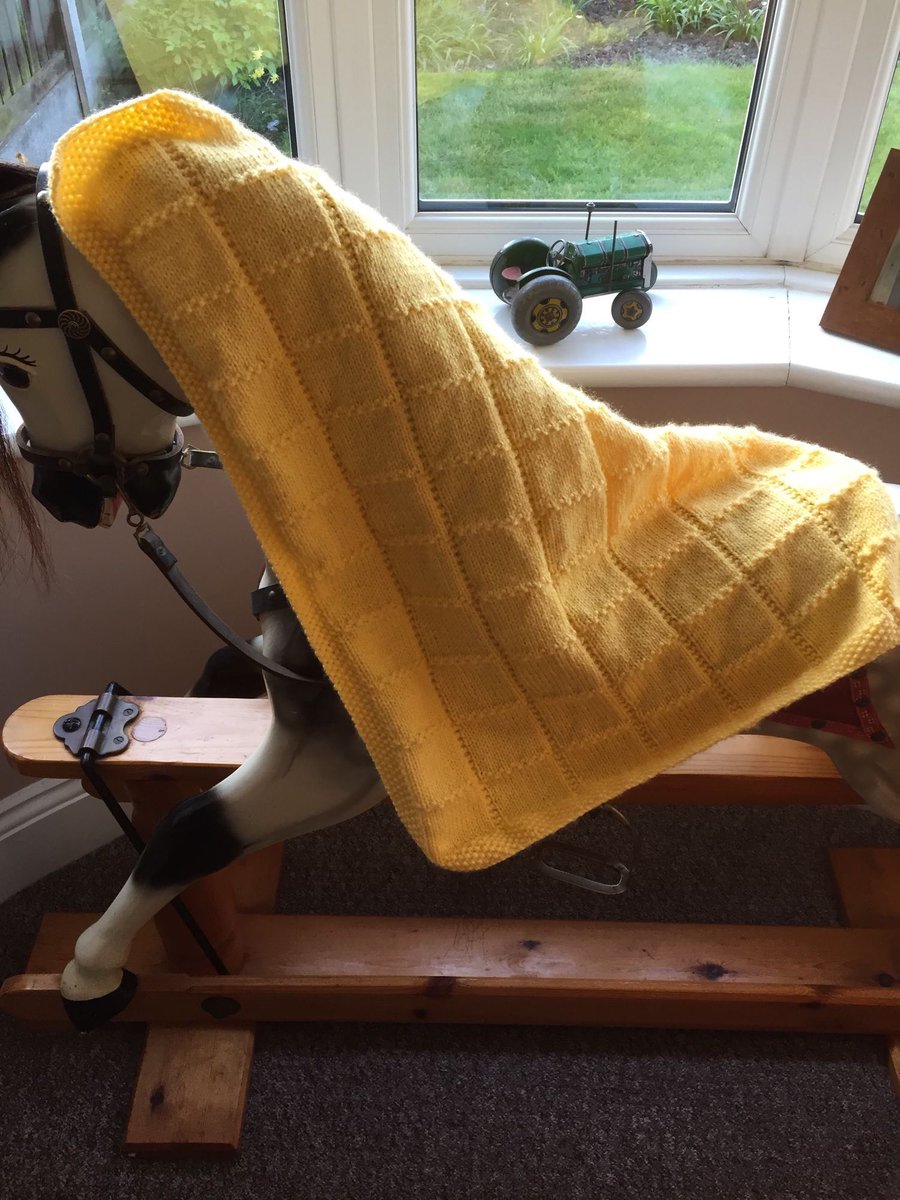 Tanyawarren's tweet image. Sweet handknitted baby blanket made to order in your own colour choice 😊 

bitzas.etsy.com/listing/613591…

#ATSocialMedia #craftbizparty #MHHSBD