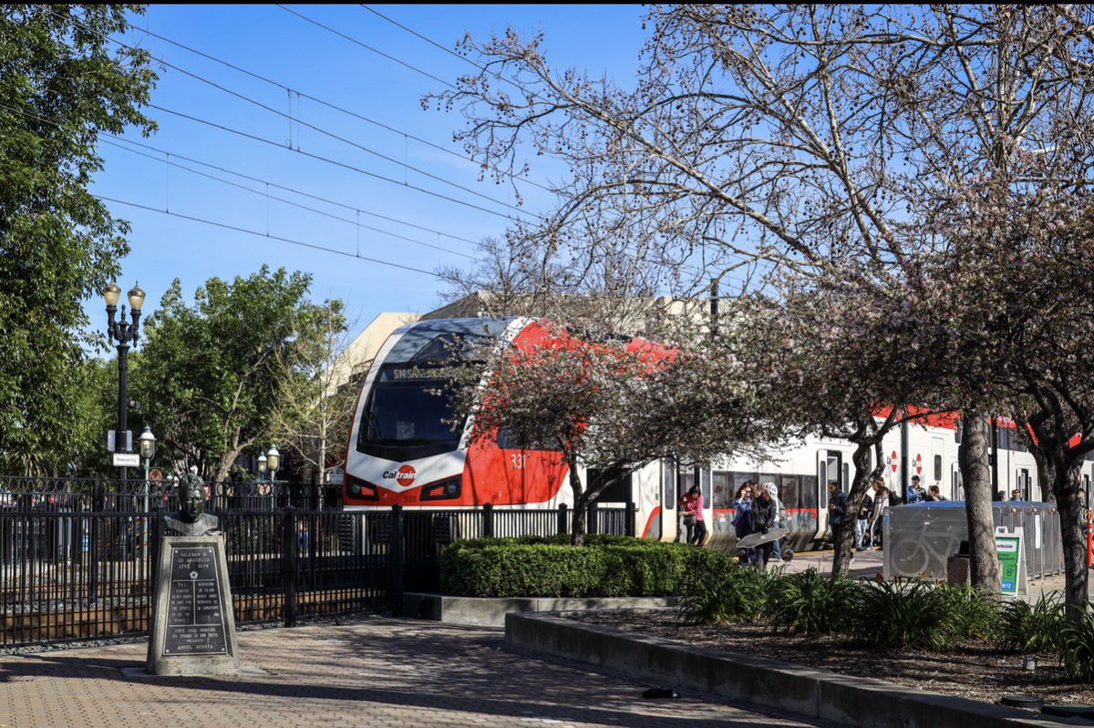 Caltrain tweet media