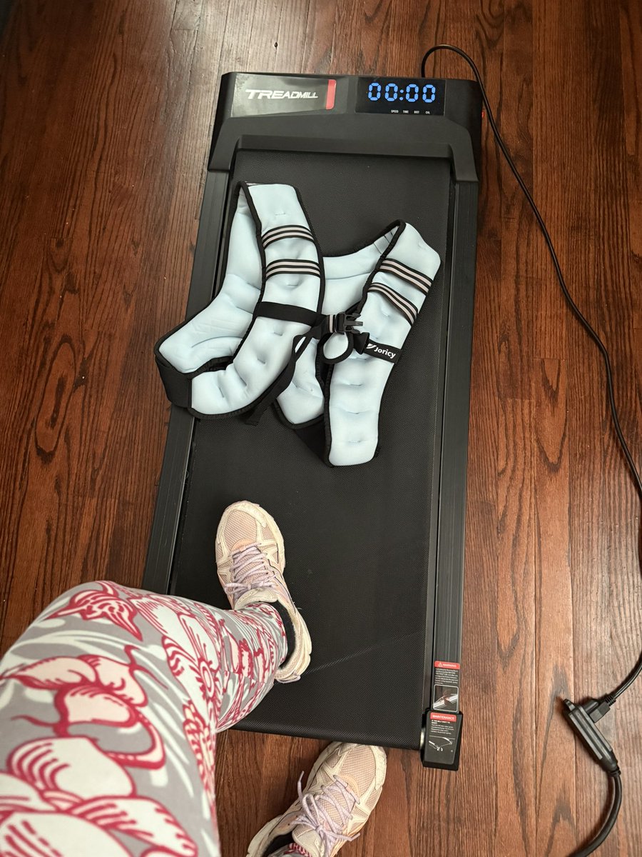 FrogMoonMama's tweet photo. Have I reached middle age peak? 😂😂😂
Did 20 mins with 15 pounds and I’m spent. https://t.co/XkPFo6P4wL
