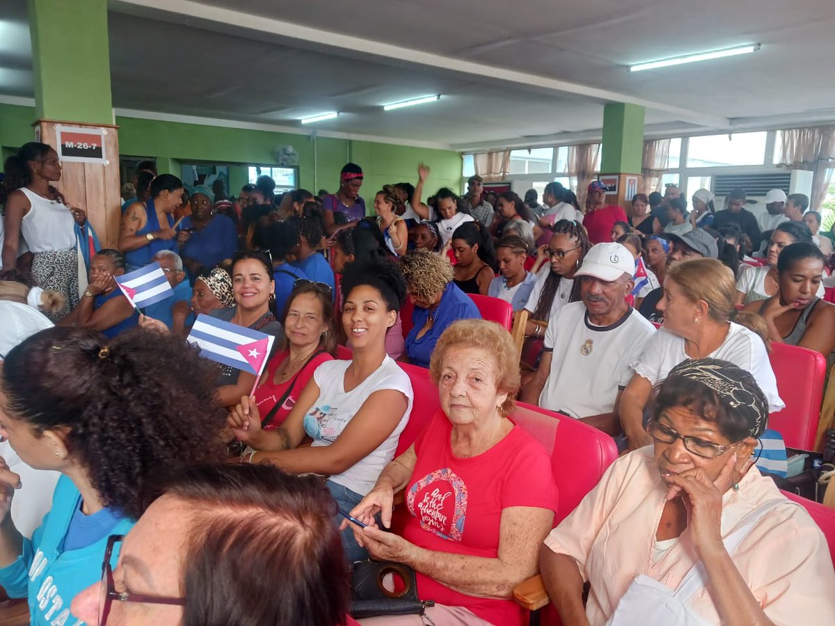 HEdgDirectoraEp's tweet photo. ¡Vivan los trabajadores!
¡Cuba se defiende! https://t.co/iz3MCyxwmN