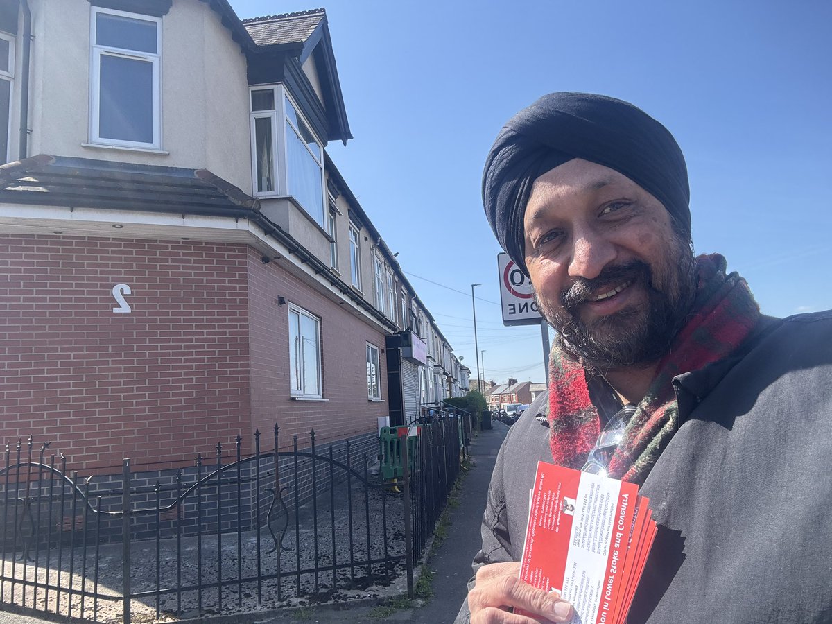 Rupinder2010's tweet photo. First session of the day, Lot of warm conversations, encouragements and support in Lower Stoke. Thanks to everyone for such kind and affectionate responses. @UKLabour campaign in full swing in Lower Stoke by @covlabourparty. #ThinkLocalVoteLocalVoteLabour https://t.co/nYpCVYxiHe