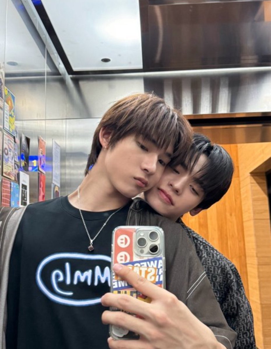 meme~🐳 tweet media