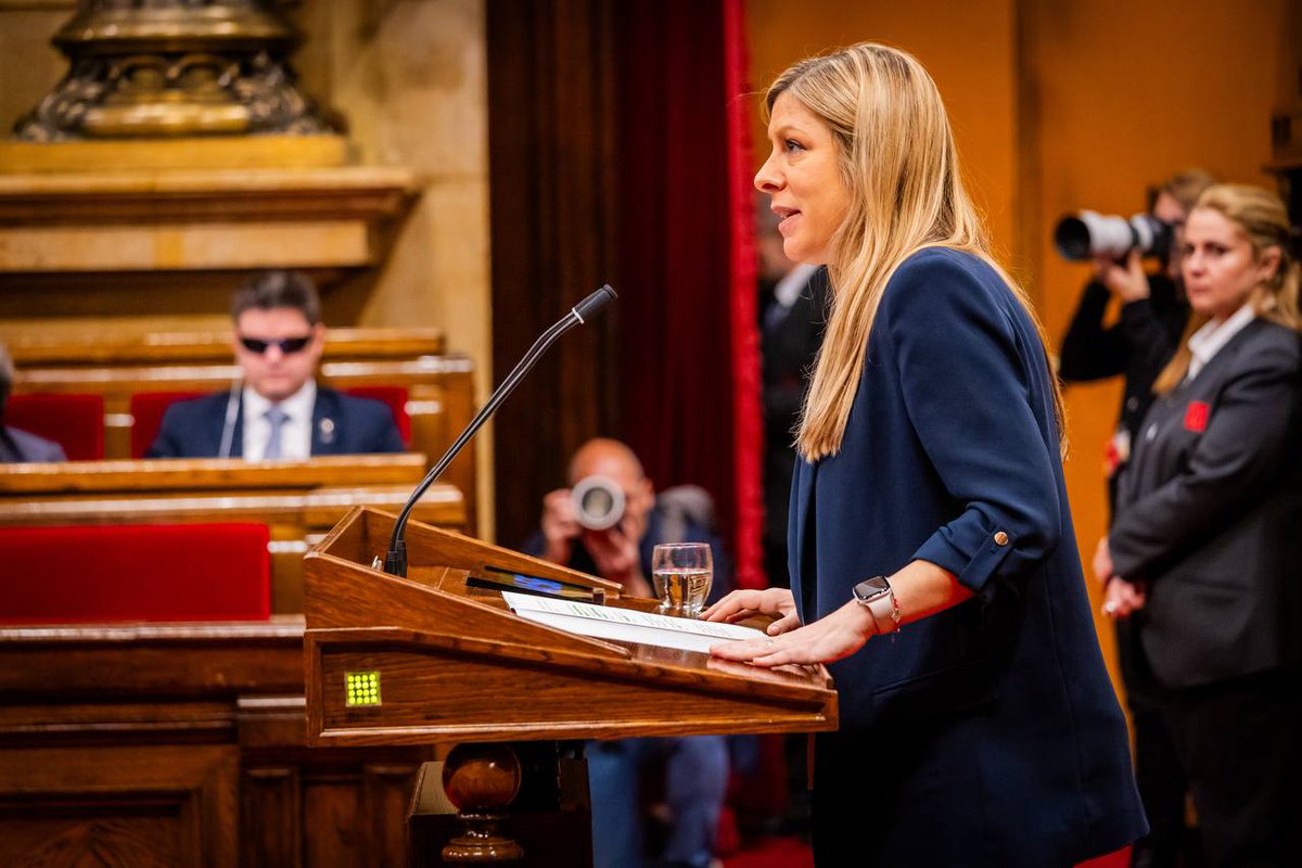 La diputada de Junts <a href="/Jean_Abella/">Jeannine Abella</a> denuncia un "abandonament" del #Pirineu per part del Govern, per l'"incompliment" d'inversions i actuacions compromeses l'any 2024. #AltUrgell #Pallars #AltPirineu + informació: tuit.cat/y1Ono