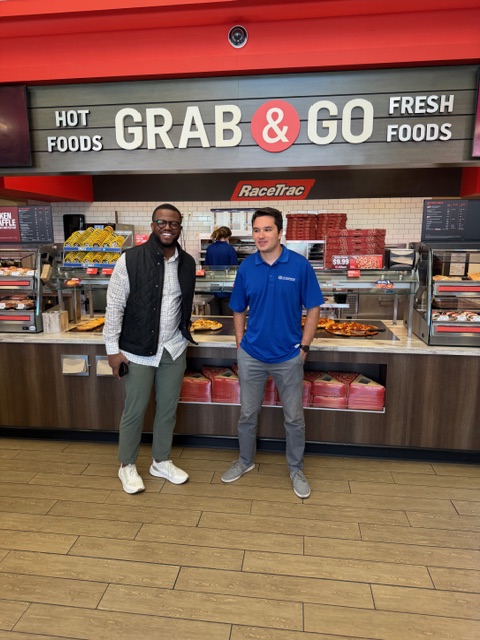 ExtendedReachUS's tweet image. Fuel up fast with RaceTrac’s Grab &amp;amp; Go 🔥📷 From fresh snacks to quick bites, it’s convenience that keeps you moving 📷

📷 Call Paul 941.228.2198 or Zach at 813.493.3437   

#GrabAndGo #OnTheGoEats #Convenience #SnackTime #PaulRutledge #ZachEllis #extendedreachUSA