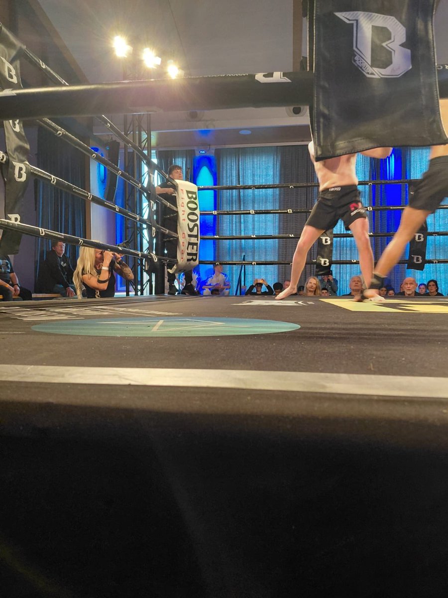 response_event's tweet photo. Afgelopen week zijn onze toppers gestart op de kermis in Hilversum, Krimpen a/d IJssel en Rotterdam.

En gisteren stonden wij bij een kickboks wedstrijd in Duitsland. https://t.co/I5o7IpOEd0