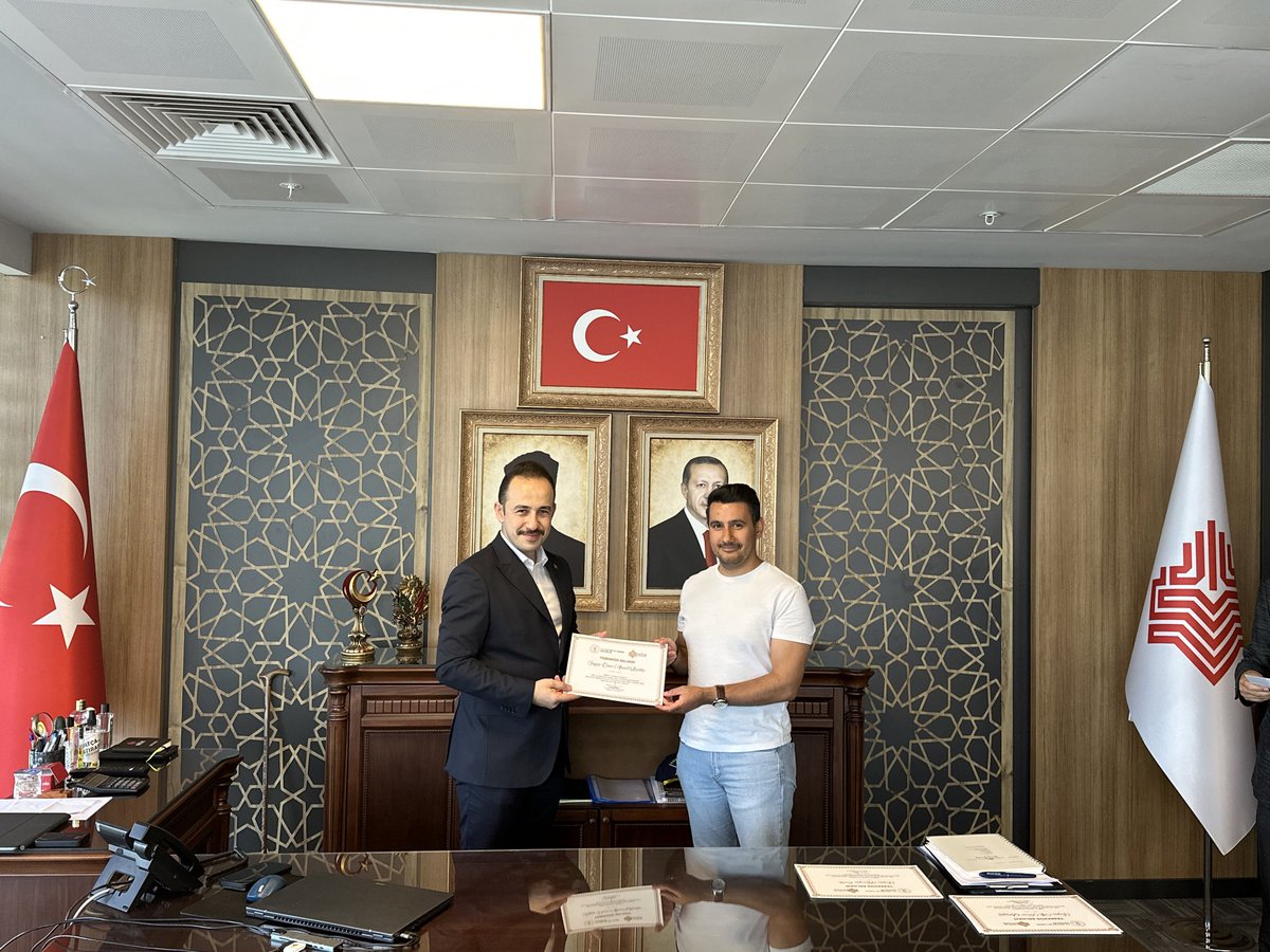 AydinVBM's tweet image. Ramazan ayında mesai mefhumu gözetmeksizin özveriyle görev yapan personelimize, Vakıflar Genel Müdürümüz Sn.Sinan AKSU tarafından gönderilen teşekkür belgelerini ilettik.

Fedakârca görev yapan tüm personelimize teşekkür eder, başarılarının devamını dileriz.
#Vakıflar #Ramazan