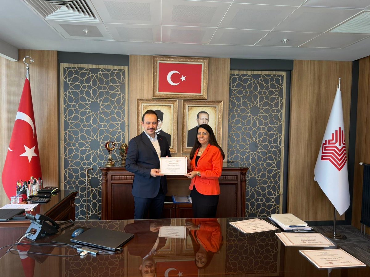 AydinVBM's tweet image. Ramazan ayında mesai mefhumu gözetmeksizin özveriyle görev yapan personelimize, Vakıflar Genel Müdürümüz Sn.Sinan AKSU tarafından gönderilen teşekkür belgelerini ilettik.

Fedakârca görev yapan tüm personelimize teşekkür eder, başarılarının devamını dileriz.
#Vakıflar #Ramazan