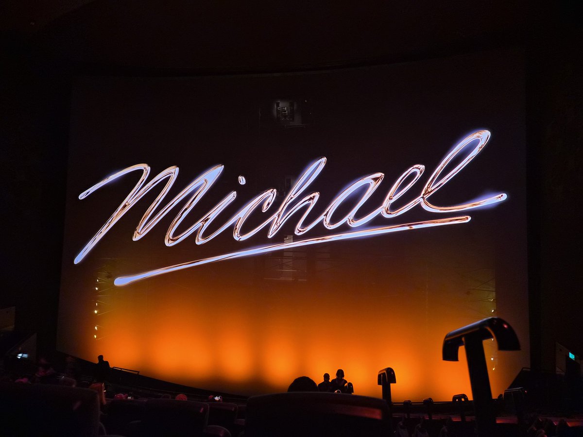 Turing2014's tweet image. #Michael movie @BFI @IMAX #Waterloo #London showcases #MichaelJackson's creative genius and his legacy of fantastic songs. Great place to experience his music on UK's biggest screen  👍