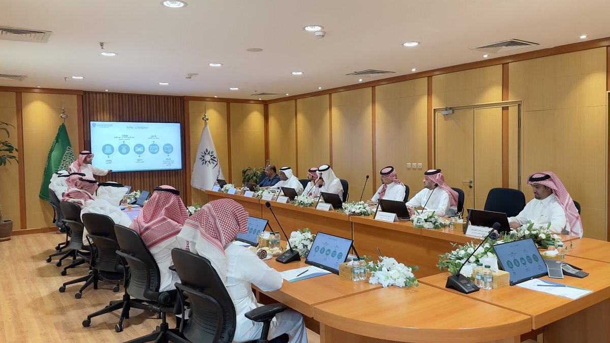 alahsahealth's tweet photo. مدير صحة #الأحساء يناقش أوجه التعاون المشترك مع @tvtc_g_alahsa لتعزيز تأهيل المتدربين في مختلف التخصصات، وتنمية مهاراتهم، وإتاحة فرص التدريب التعاوني. https://t.co/JxGWRvY7N8