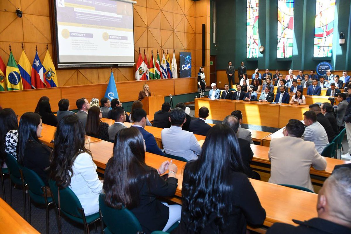 CNTinforma's tweet photo. @CNT_EC La gerente nacional de Planificación Empresarial, Mónica García, presentó en la #RendicióndeCuentas 2025 los indicadores estratégicos de gestión del año, alineados con las metas institucionales.

Entre los principales hitos, destacó el cumplimiento del proyecto 5G. 🚀 https://t.co/JsHFwwO425