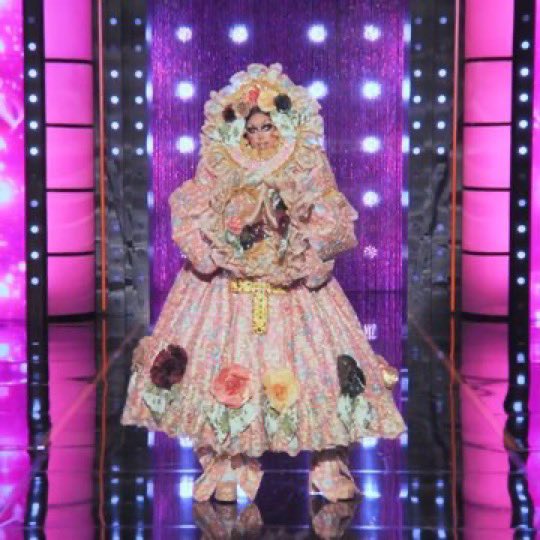 hannah 🦷 #TEAMCRYSTAL tweet media