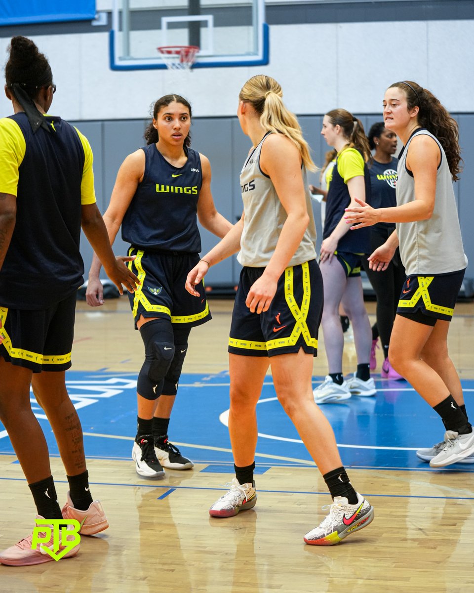 PassThaBall's tweet image. Azzi is in good hands. Don't be so quick to doubt her. 

#wnba