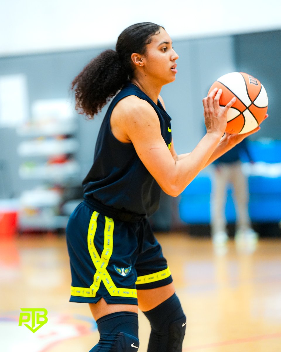 PassThaBall's tweet image. Azzi is in good hands. Don't be so quick to doubt her. 

#wnba