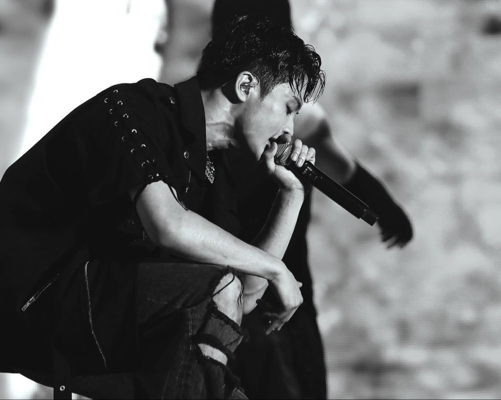 Skiieschan tweet media