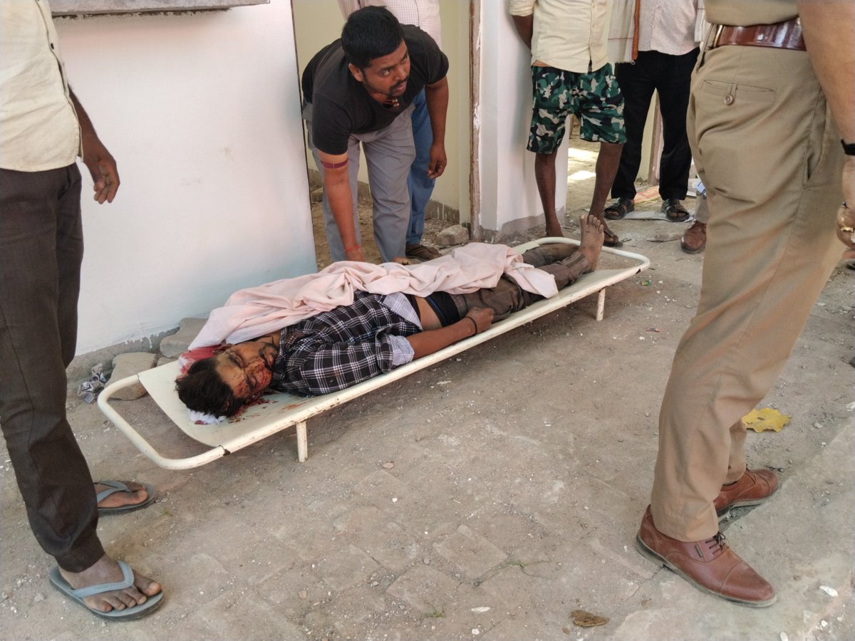 shreeRadheju's tweet photo. पटरंगा, 21aprlको बोलेरा से बाइक सवार लवकुश रावत लगभग 23 वर्ष को रौंदकर मार दिया व गाड़ी छोड़ फरार हो गए तीन बहनों का भाई व अपने मां बाप का एकमात्र सहारा था उच्चाधिकारियों से पारिवारिक सहायता व दोषियों पर कठोर कार्रवाई की उम्मीद करता हूं@dmayodhya @ayodhya_police @myogiadityanath https://t.co/Wamv900vC9