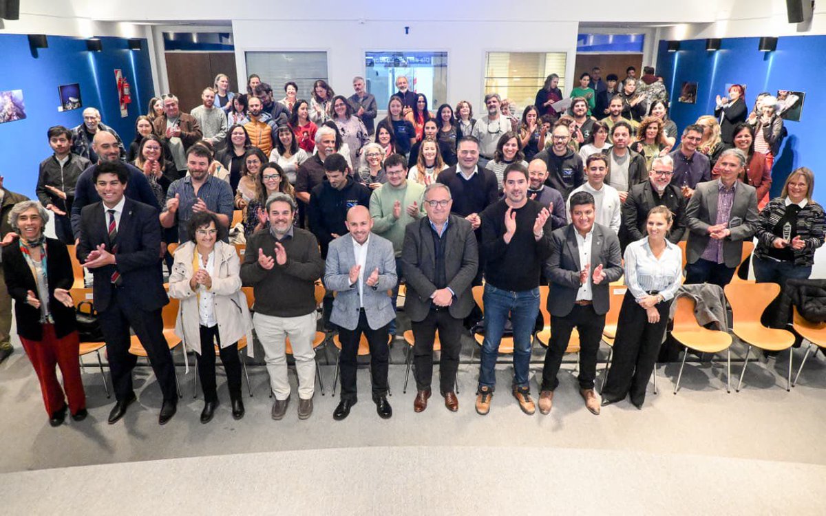 Gus_Sastre's tweet photo. Dejando en evidencia la importancia que tienen para nuestra gestión, hoy encabezamos el acto de entrega de reconocimientos por el Día del Investigador, destacando a excelentes profesionales de distintas ramas.

Puntualmente, reconocimos a Cecilia Castaños, Marcos Sourrouille, Rolando González José y Flavio Quintana. Además, pusimos en valor al Grupo de Ecología en Ambientes Costeros, al Grupo de Investigación en Biología Evolutiva Humana, al Laboratorio de Mamíferos Marinos y al Centro de Investigación y Desarrollo Tecnológico en Acuicultura, Pesca y Alimentos.