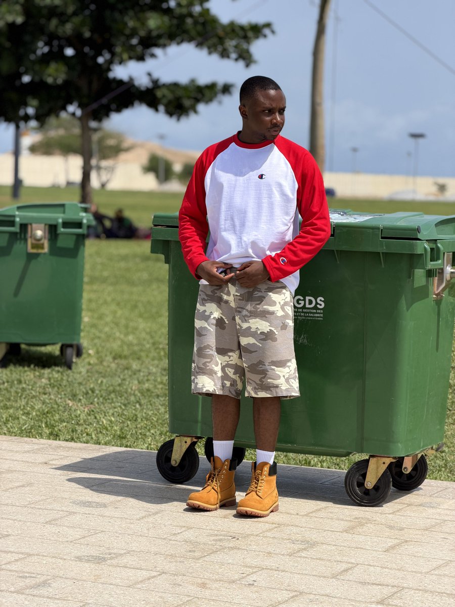 𝔸b𝕒𝕫𝕫 tweet media