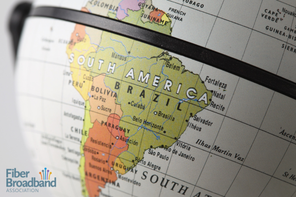 fiberbroadband's tweet image. The Fiber Broadband Association LATAM Chapter has released its 2025 FTTH Panorama, highlighting a shift from rapid expansion to a more mature phase focused on performance, efficiency, and customer experience.

Read the full release: hubs.la/Q04d4jf_0

#LATAM #FTTH