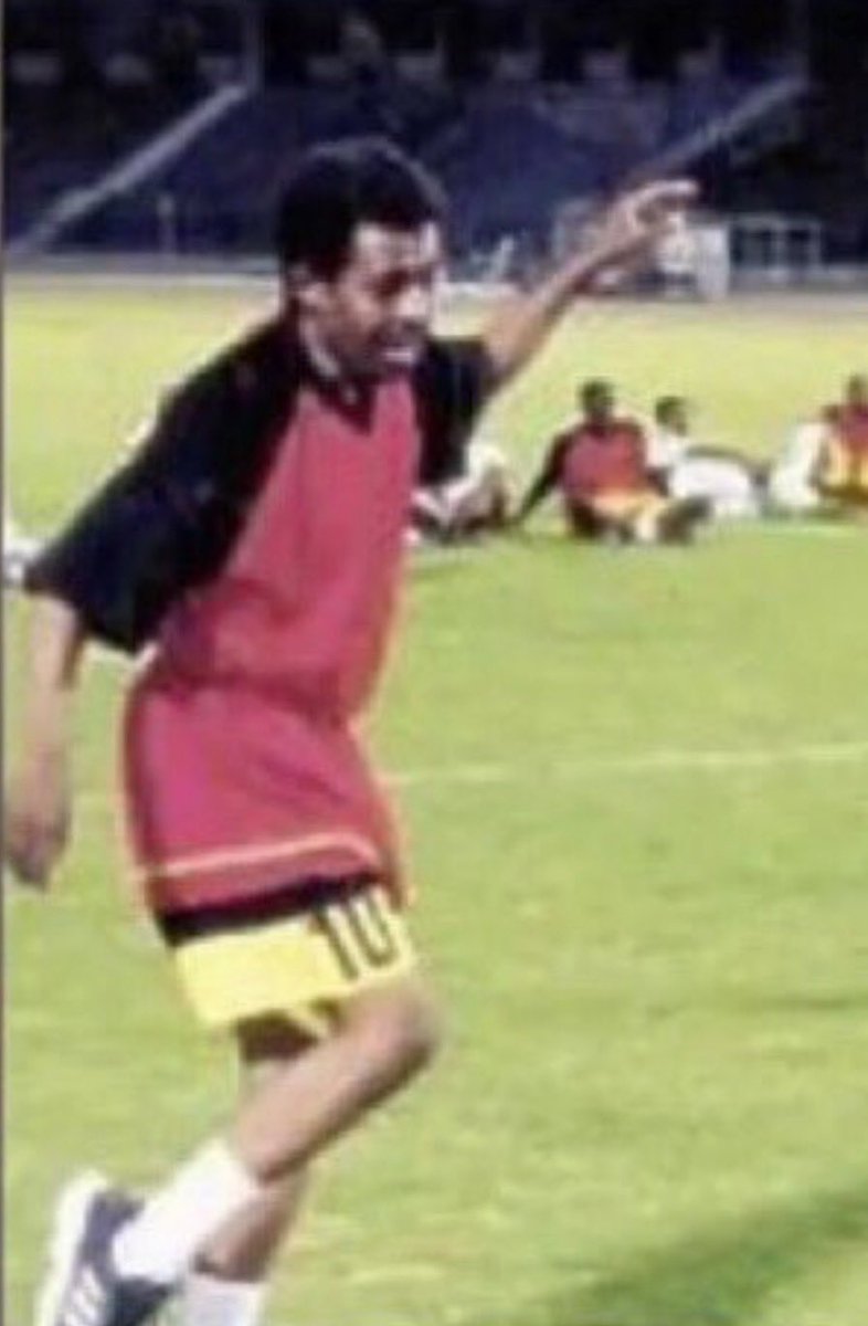 BadRll1's tweet photo. @Dmoojah اعدمنا حمود الفشقه بتمريراته الضايعه https://t.co/guz53nygoM