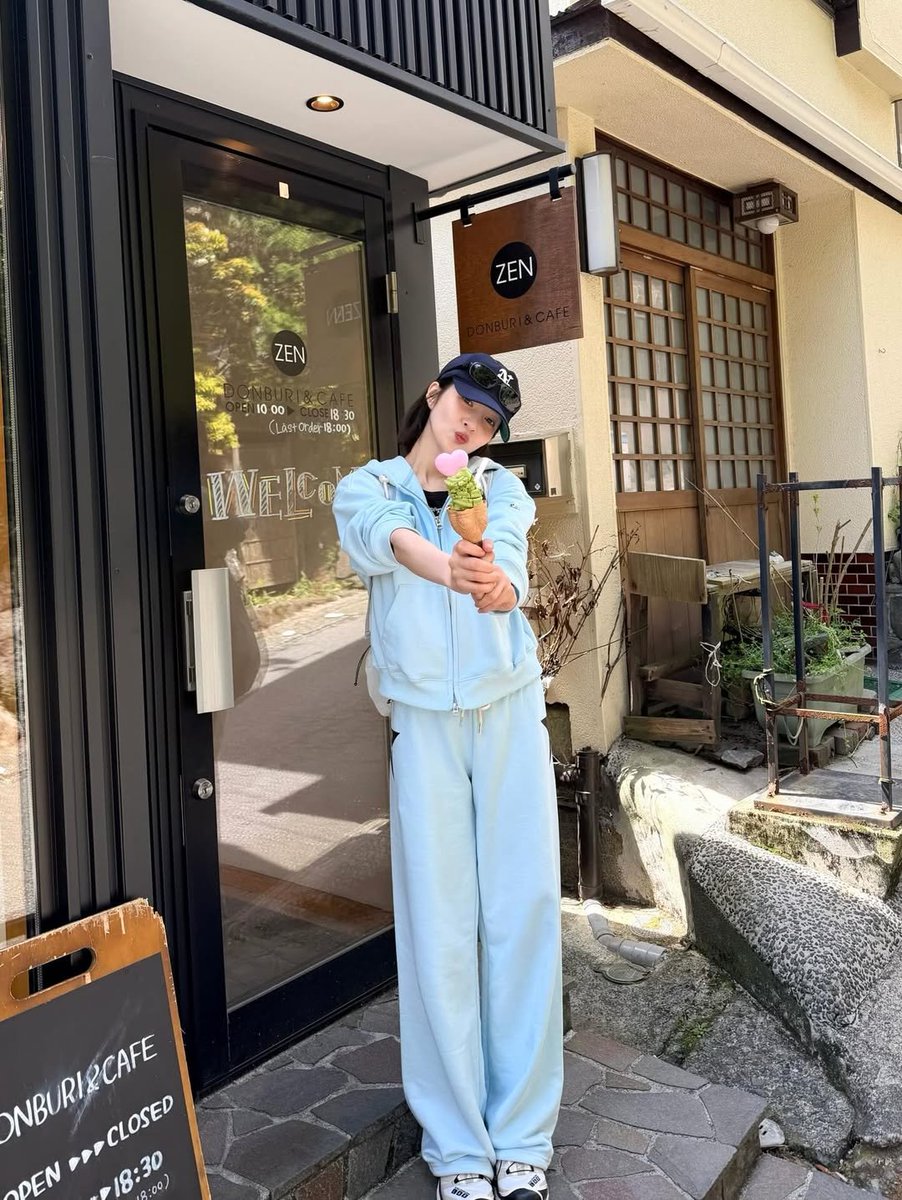 JOYful_global's tweet image. a quiet little getaway in one of japan’s most beautiful spots… between nature, cozy cafés and slow moments, it feels like the perfect place for #JOY to recharge.

she always shares just enough for us to feel close, even during her breaks 💚

#조이 #레드벨벳조이