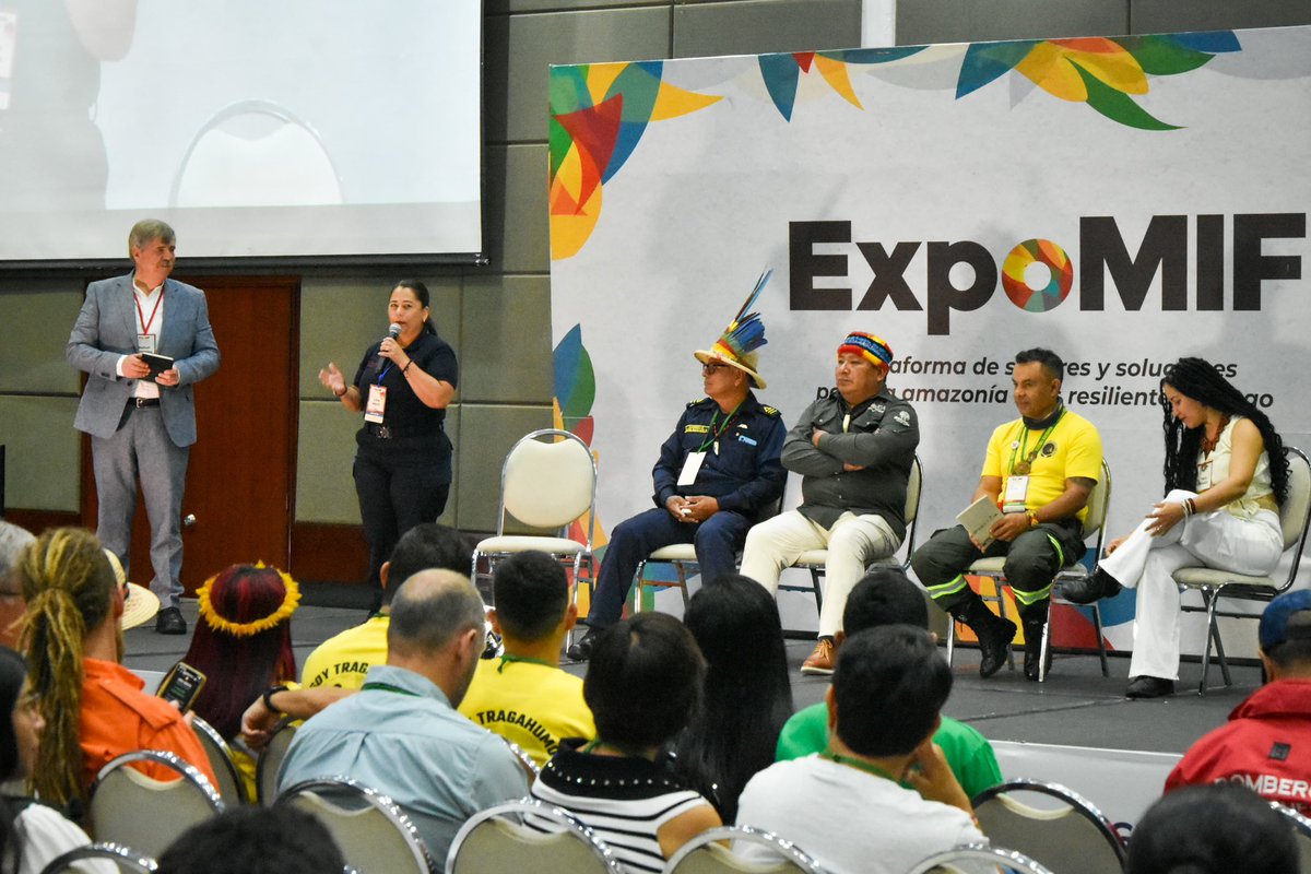 DNBomberosCol's tweet photo. ¡La #DNBC presente en la ExpoMIF! 🔥🌿
La Directora Nacional de Bomberos de Colombia, #AEstaHora, participa en la ExpoMIF en la ciudad de Villavicencio.
Durante su intervención, destacó las diferencias en el manejo integral del fuego, así como la importancia del trabajo articulado entre bomberos, grupos forestales y grupos étnicos, quienes han sido fundamentales en estos procesos.
Asimismo, resaltó el papel de la Dirección Nacional de Bomberos en la gobernanza y el fortalecimiento de las estrategias implementadas en el país para el manejo integral del fuego. 🚒👨🚒