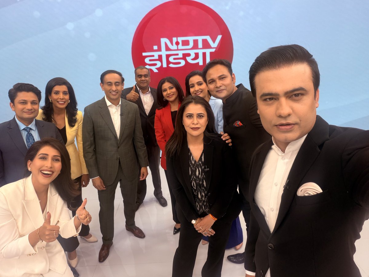 rahulkanwal's tweet image. And this is how we launched the new logo and tagline of @ndtvindia — Bharat Ka Vishwas.

Infectious energy in the newsroom. The @ndtv team is raring to go. A new look can inject a dose of adrenaline into the team — but ultimately, it’s the quality of the content that overrides