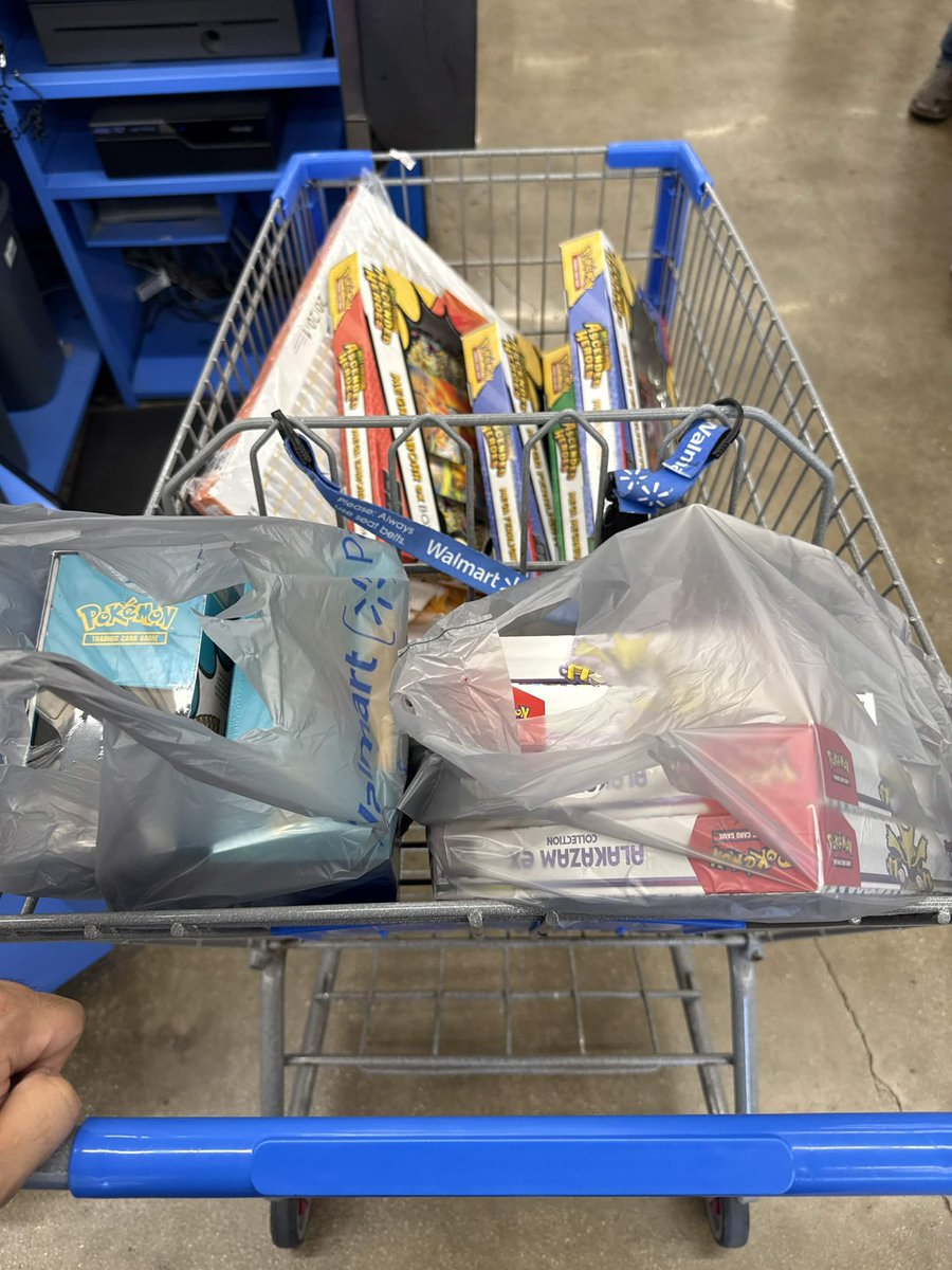Pokémon Deals, Restock and Alerts tweet media