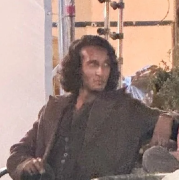 I THINK IT´S NOT THE SAME DAY BECAUSE THE OUTFIT BUT IDKKKK