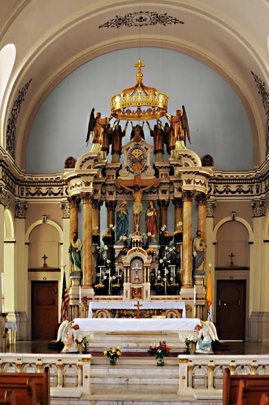 gregdoring's tweet photo. It's the perfect replacement for FCA HQ as the Royals spiritual sidekick. It even has a crown above the alter! https://t.co/zYg2B6YbuY