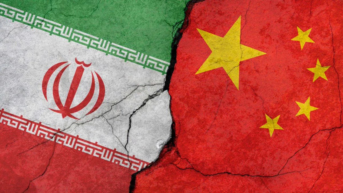 🚨 Trump asegura que EE.UU. encontró un posible “regalo de China” en un buque iraní interceptado durante el bloqueo en el estrecho de Ormuz.

“Capturamos un barco que llevaba cosas que no eran muy agradables… quizá un regalo de China”, afirmó en una entrevista con CNBC.

Aunque