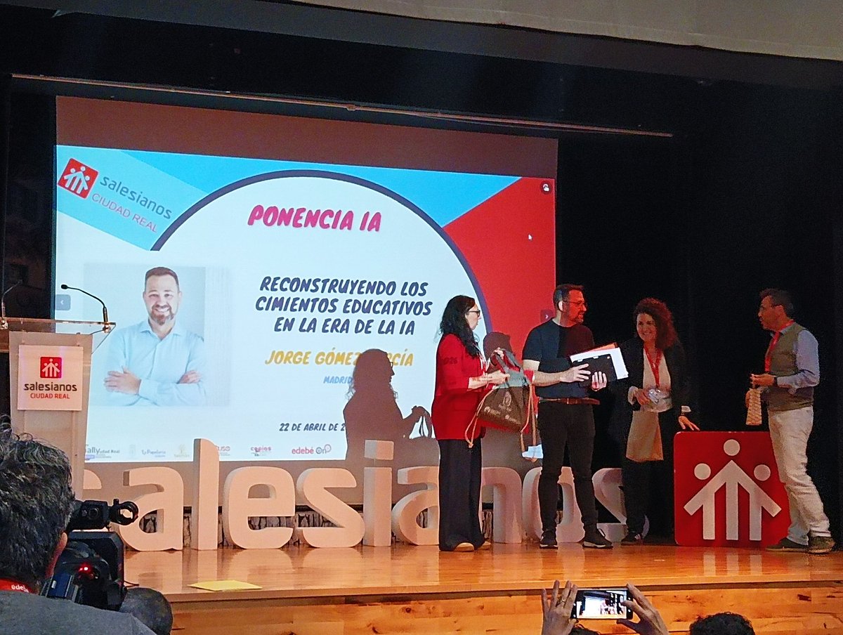 SalesianosCiuRe's tweet image. #TuMeInspiras IV Jornada de #Innovación Educativa. Dos ponencias espectaculares: La IA en la actualidad, a cargo de Jorge Gómez (Madrid) y Proyectos basados en #ApS, de la mano de Roser Rusell ( Barcelona)