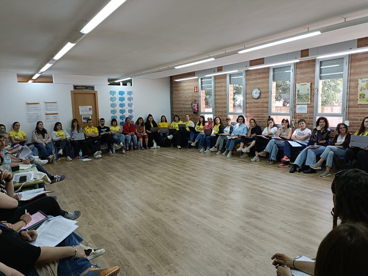 Escola Camí del Cros tweet media