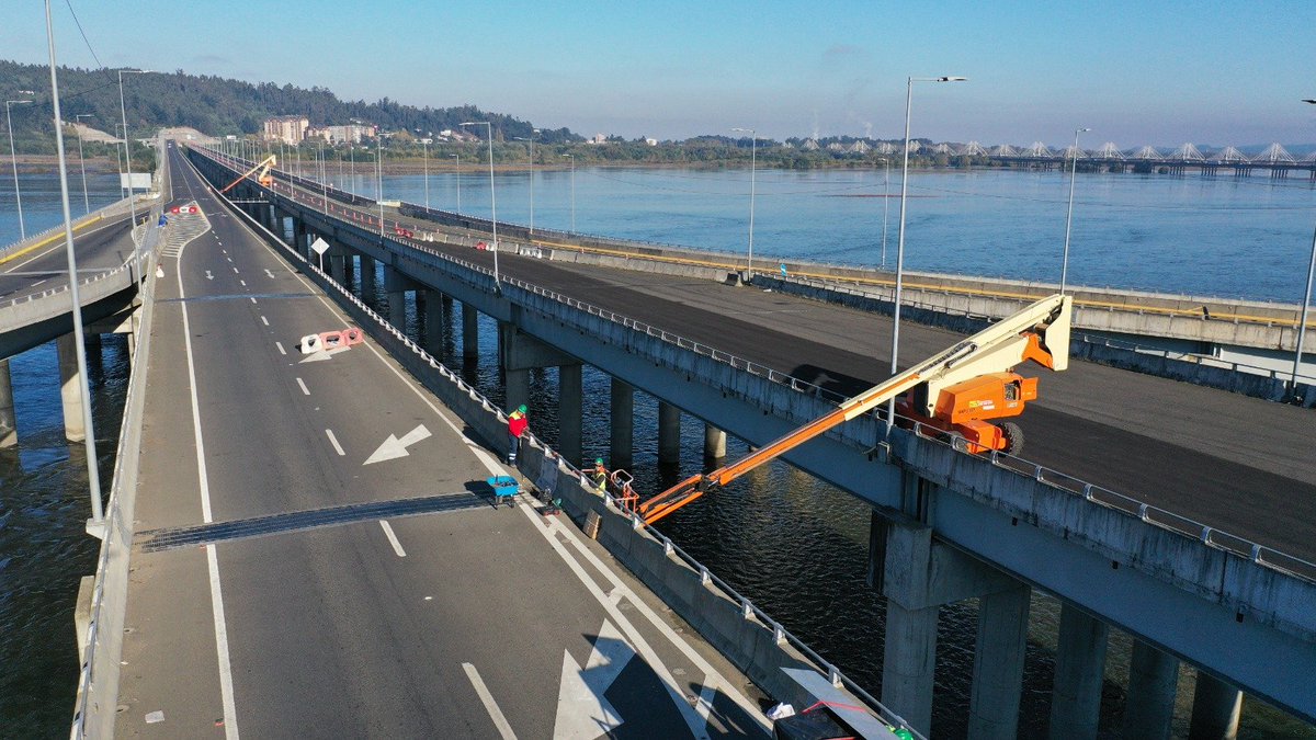 MOPBiobio's tweet photo. ¡Tecnología de punta para la seguridad del Gran Concepción!

Estamos implementando tecnología de Monitoreo Estructural Permanente en Puente Bicentenario, que permitirá:
✅Medir comportamiento de la estructura en tiempo real.
✅Toma de decisiones oportunas ante sismos. https://t.co/4mRxQIvu4Q