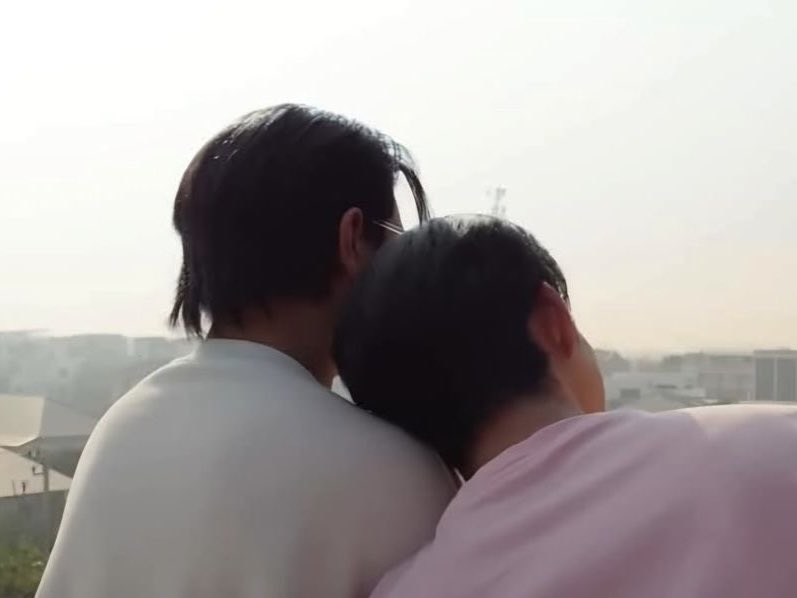 นอนพิงหมอนจะไปฝันดีเท่าพิงแฟนได้ยังไงล่ะ 😎

#YouManiacSeriesQ8
#WilliamEst