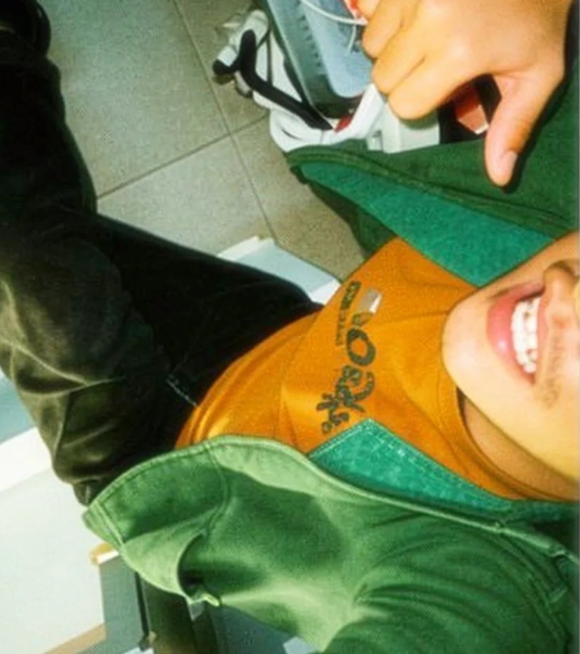 hansyo190's tweet image. Just chilling, feeling good, and flashing a big smile! 😄 Sometimes it's the simple moments that bring the most joy. ✨ Hope your day is going great too! ☀️ #GoodVibes