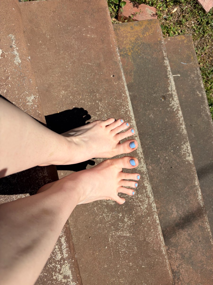 QueenStrawberry tweet media