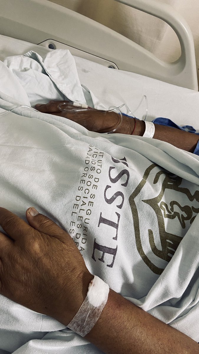 magope5292's tweet photo. @ISSSTE_mx @usuarios_issste @martibatres @Claudiashein @GobiernoMX #AYUDA estoy en el Hospital pero no me ayuda el personal El médico M.I. solo pasa cuando quiere para dar diagnóstico de otro paciente y no ve mi caso Hoy debe darme de alta y no para bañarme me ayudan @ISSSTE_mx @usuarios_issste @martibatres @GobiernoMX @SSalud_mx @Claudiashein https://t.co/2vTpLDOIyZ