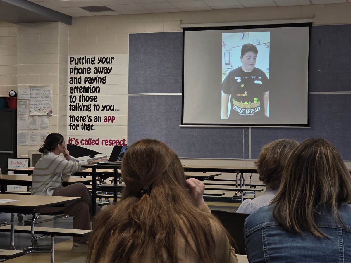 MrsCooper45's tweet photo. I'm thankful that we get to hear from our colleagues for professional development.  Thank you,  @MsDancisin and Mrs. Horbacz for sharing practical ideas that we can start RIGHT AWAY in September. ❤️ Yes, teachers are always planning ahead.  @itsahorbelthing https://t.co/xTHRRIkJHL