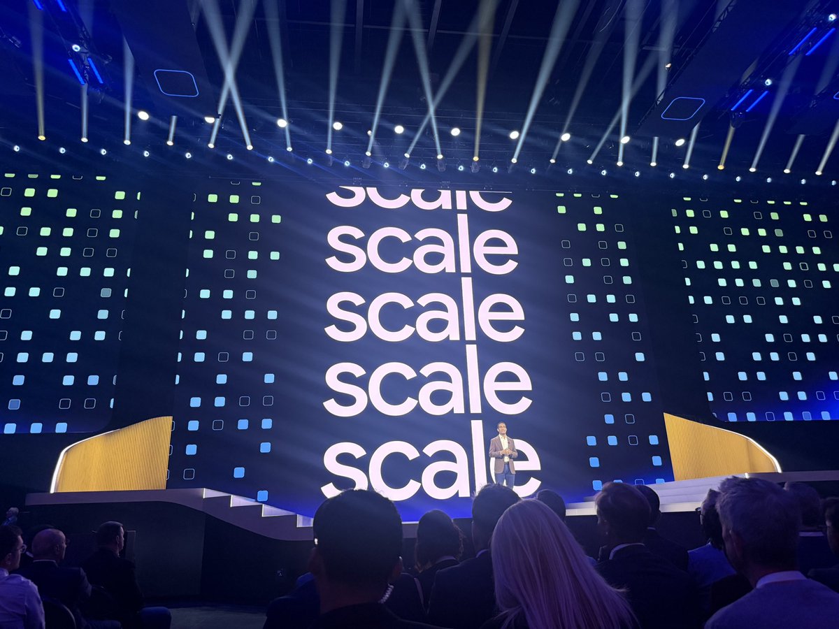 saykay's tweet photo. Keynote is LIVE at #GoogleCloudNext! https://t.co/pbx5E0cagE