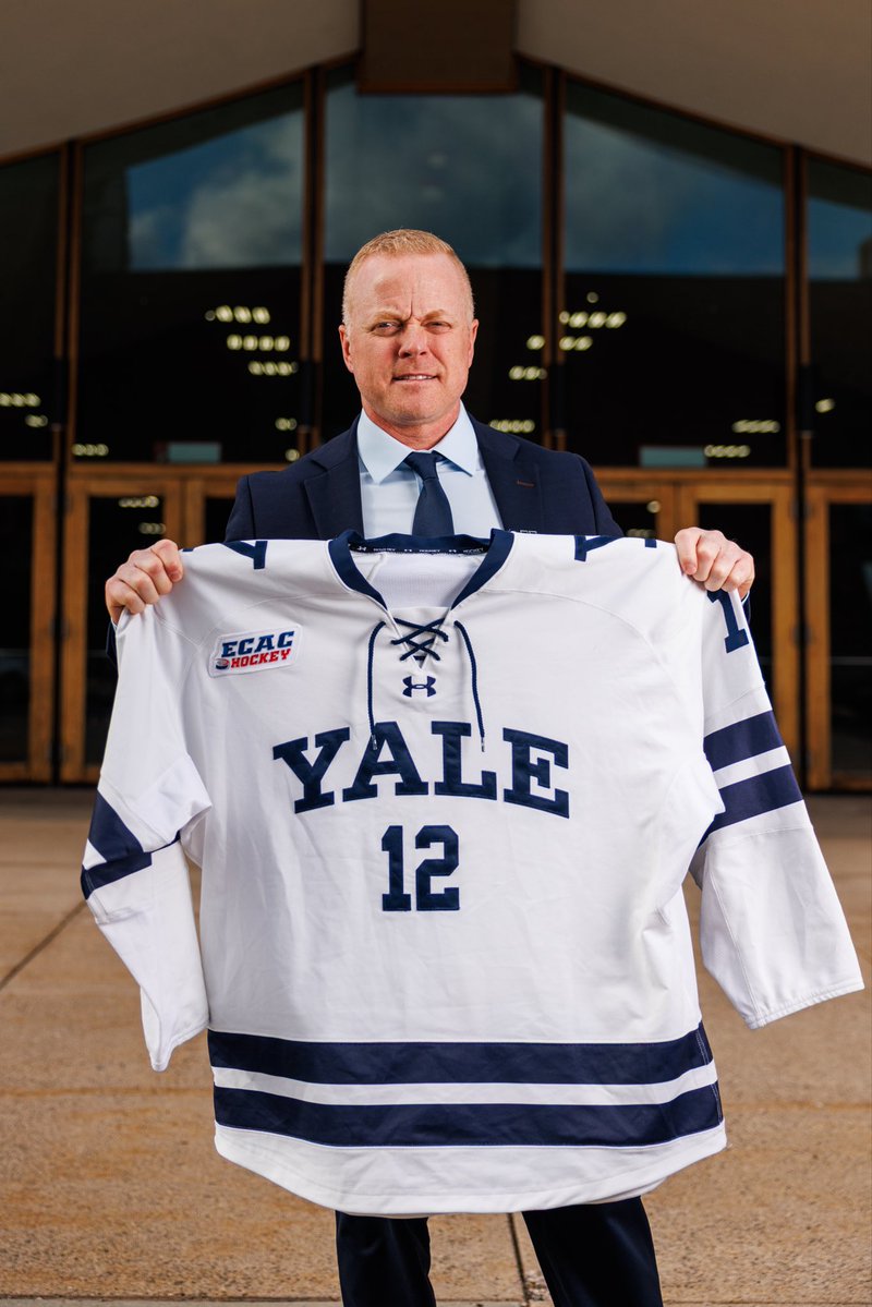 Yale Men's Hockey tweet media