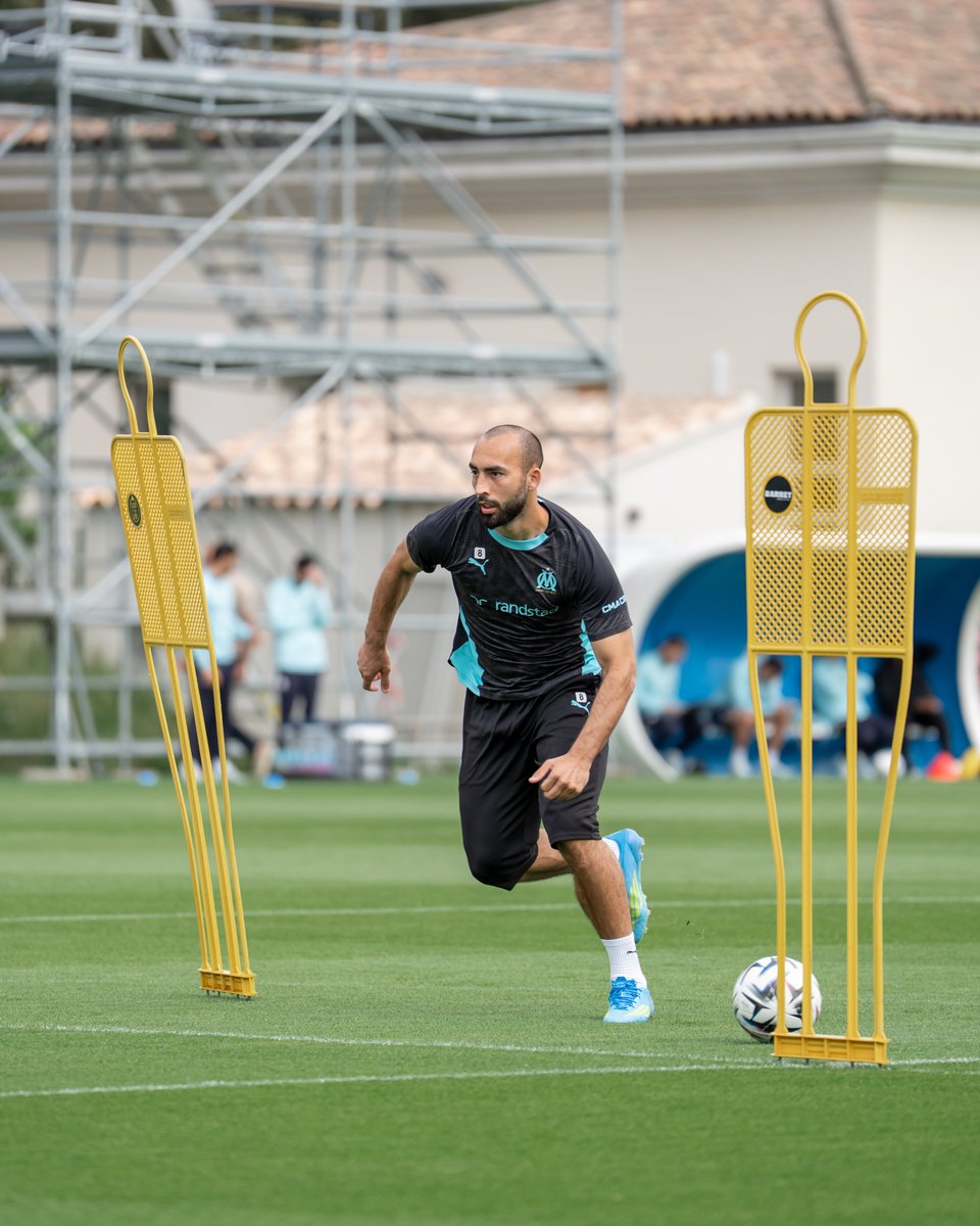 AnthonyAubes's tweet image. 🚨 Habib Beye et ses joueurs lors de l’entraînement du jour.

#TeamOM #OM