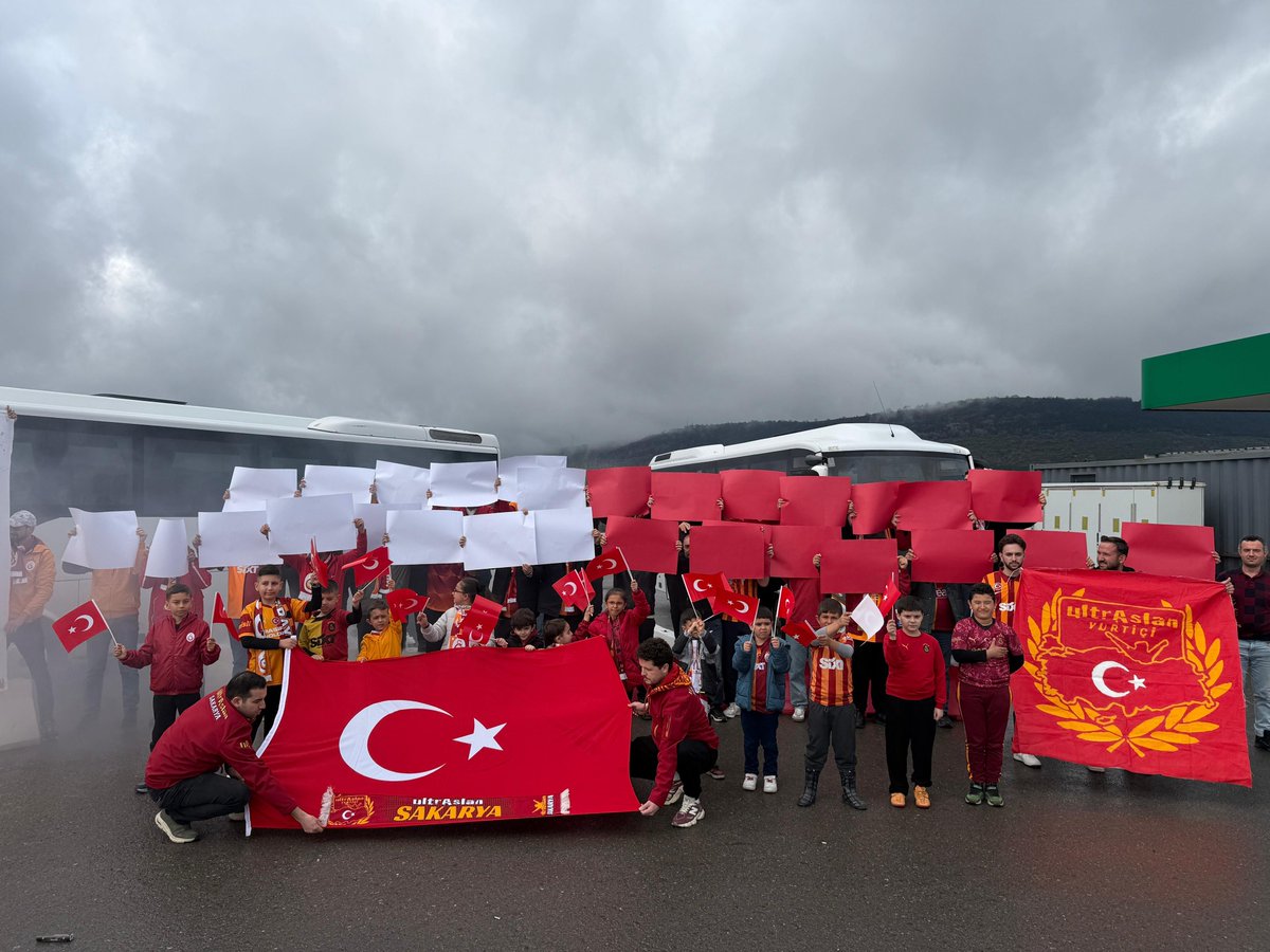 uAYurtici's tweet photo. Türkiye Cumhuriyeti’nin Galatasaraylı çocukları Ali Sami Yen yolunda 

#uAYurtiçi https://t.co/3qeN2XCbEA