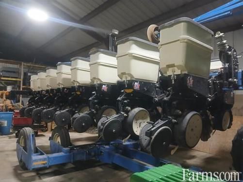 FarmsNews's tweet photo. 2010 Kinze 3500 🔻
Metering system, radial bean meter, 15 inch row spacing, 16 rows, 3.0 bushel, and more.
https://t.co/IdJks8iy53
#Sedding https://t.co/OOh3T73BQh