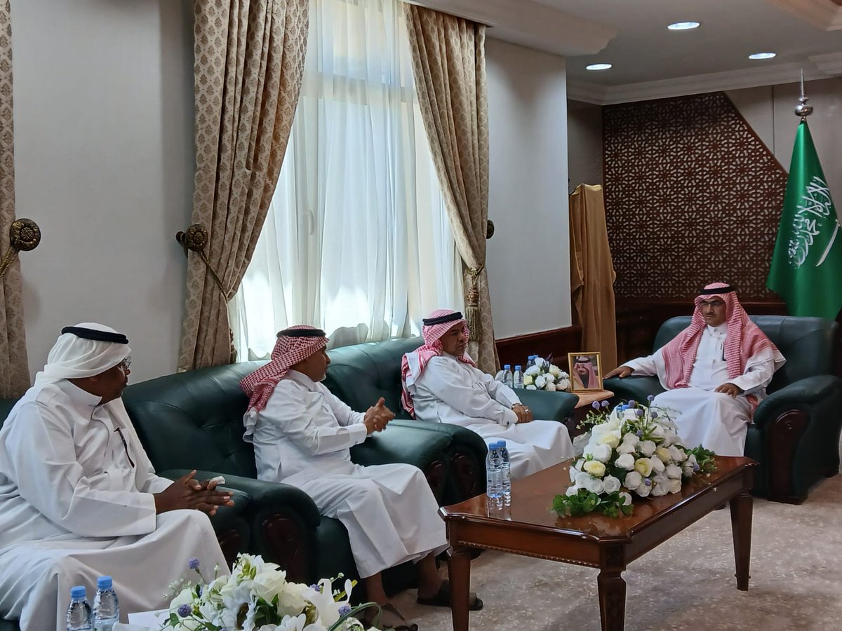 csdm1382's tweet photo. تحت رعاية سعادة محافظ خيبر الأستاذ : فيصل حمد اليابسي المطيري ، وقّعت جمعية التنمية الأهلية بقباء بالمدينة المنورة اليوم الأربعاء الموافق : 22 / 4 / 2026 م ، مذكرة شراكة مع جمعية خيبر النسائية @kh_w_c_a وذلك في مقر الإمارة وقد شهد التوقيع الحضور كلٍ من : 
- الاستاذة/ حميدة عيد الحنيني : مديرة جمعية خيبر النسائية . 
- الاستاذ / عايد محمد الهمش : مدرب تتمية بشرية ومدرب أسري . 
- الأستاذ / مصلح بن حميدان الصبحي : رئيس جمعية التنمية الأهلية بقباء بالمدينة المنورة . 
- الدكتور / فهد بن حامد الحازمي : مدرب ومستشار أسري وتربوي .
 وتأتي هذه الشراكة في إطار تعزيز التعاون المشترك ودعم المبادرات المجتمعية ، وتطوير البرامج التنموية التي تخدم المستفيدين .